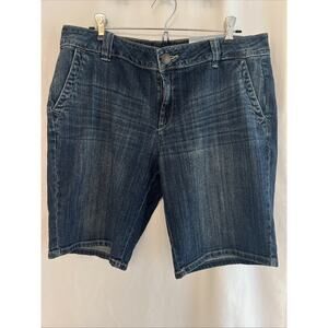 Liz Claiborne Bermuda Jean Shorts Sz 14 Petite NWT Women’s Classic Summer Denim